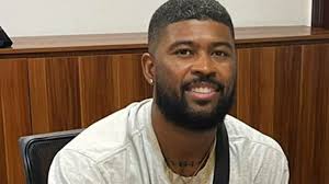 Mav Ahanmisi finally signs with Converge