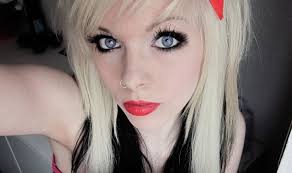 I'm bleaching my black 'scene' hairstyle to have both black and platinum blonde, but i need a style to aim for. German Scene Queen Emo Girl Ira Vampira Black Blonde Blond Hair Coontails Sitemodel Emo Girls Foto 30672640 Fanpop