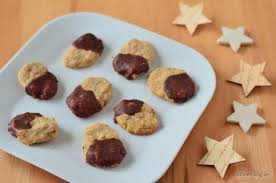Vollwertige Weihnachtsbackerei Kokosplatzchen Lebkuchen Nussstangen Und Spritzgeback Rezept Lebensmittel Essen Kokosplatzchen Rezept Kekse