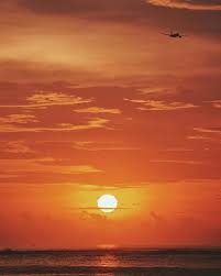  Yang Gak Bisa Saya Lewatkan Kalau Lagi Di Pantai Sore Hari Motret Sunset Iya Motret Sanset Gaes Kayak Sunset Hari Ini Yang Masih Bu Pantai Kayak Di Pantai