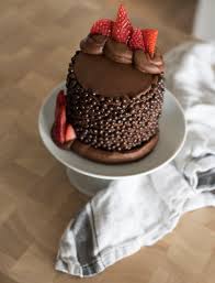 Best anniversary couple cake in hyderabad india online same day delivery,best design cake delivery in hyderabad online same day for anniversary gifts. Mini Vanilla Cake With Chocolate Frosting Crispies Room For Tuesday