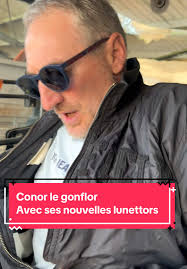 Conor et ses nouvelles lunettes dans l'agriculture