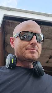 Whatever your going through is not breaking you ! It's designed to toughen  you up ! And make you ready for the next things life throws at you. ,  #holdingon #positivevibes #hangingon #soberlife ...