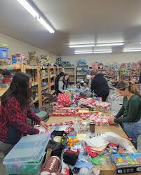 What an amazing day at the Magic Valley Student Leadership Day! Our  students were busy making a difference in the community by: 🍽️ Helping out  with food boxes and gift wrapping at