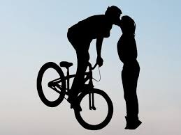 Bicycle Kissing Couple Bicycle Wedding Gift First Year Wedding Anniversary Gift Gift For Boyfriend Gift For Girlfriend Bicycle Art Com Imagens Fotos De Casais Desenhos Aleatorios Silhueta