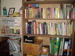 Buatlah 1 huruf judul buku yang adqa diawal judul. Cara Menata Buku Di Rak Perpustakaan Berbagai Buku