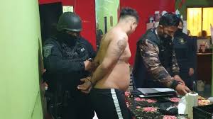 Luzuriaga lote 10x42 mts jardin al frente, living/com, dormitorio c/piso parquet, baño instalado, coc/com, lavadero cubierto, galeria semi cub, galpon. Dos Pibes De 17 Anos Integraban Banda De Falsos Policias Cronica Firme Junto Al Pueblo