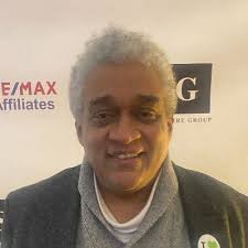 Sandy Smith (@MarketStEl)