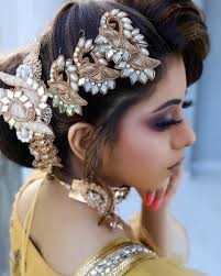 These Stunning Hair Broaches Are Perfect For Wedding Festivities Https Www Instagram Com P Bpbz0t9lnpf Hl En With Images Head Jewelry Stunning Mirror Work