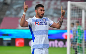 Mauro quiroga (pachuca) left footed shot from the centre of the box is too high. Pachuca Vs Cruz Azul 0 1 La Maquina Sufre Pero Derrota A Los Tuzos Mediotiempo