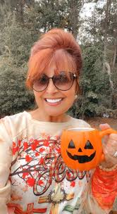 HAPPY THANKFUL THURSDAY, my coffee friends here, there and everywhere. Hope  this day is finding you well. It is a beautiful Fall day in South Carolina.  Leaves are constantly turning and they