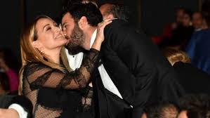 138,191 likes · 3,566 talking about this. Bugun Evlenecek Olan Gupse Ozay Ve Baris Arduc Un Nikah Detaylari Belli Oldu Gazete Demokrat Gundem Ve Son Dakika Haberleri