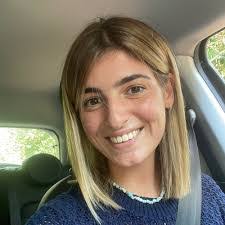 Lisa Leoni's Instagram, Twitter & Facebook