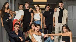 Démarré en pleine crise sanitaire, le tournage avait rapidement été interrompu pour un cas de covid dans le casting. Elite Saison 4 Netflix Qui Sont Les Quatre Nouveaux Acteurs De La Serie Espagnole Allocine