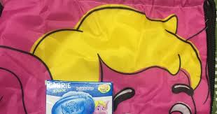 Warna dan bentuk sesuai dengan gambar sudah termasuk hardcase. Masa Mandi Lebih Menyeronokkan Dengan Carrie Junior Bubbly Bar