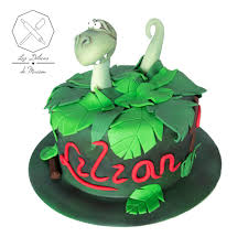 Cake Design Gateau Personnalise En Pate A Sucre Sur Le Theme Dinosaure Jungle Sugar Paste Dinosaur Themed Gateau Dinosaure Gateau Personnalise Gateau Jungle