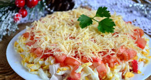 салат с колбасным сыром и крабовыми палочками и чипсами Salat S Krabovymi Palochkami I Pomidorami 5 Prostyh I Vkusnyh Receptov Krabovogo Salata