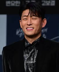 Actor Ko Jun expressed his feelings about playing a righteous detective for  the first time after esc..