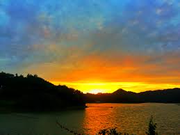 Waduk sermo adalah sebuah sumber air bersih untuk daerah wates dan juga bermanfaat sebagai sumber pembangkit listrik. Waduk Sermo Dan Cerita Masa Lalu Genpi Jogja