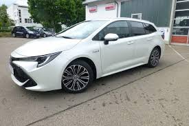 Toyota corolla touring sports 2.0 hybrid 2019 review. Toyota Corolla Touring Sports 2 0 Hybrid Club Autohaus Eisenhofer Ein Familienbetrieb Mit Herz