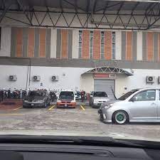 Pos laju parcels from all around the malaysia first reaches the klia hub (pos malaysia international hub) and they are then dispatched to their original destinations. Pos Malaysia International Hub Post Office