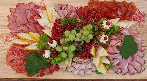 Comment Composer Un Plateau De Charcuterie Qui Soit Beau Et Bon Plateau Charcuterie Plateau De Fromage Charcuterie