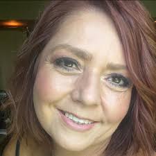 Holly Earl (@iamhollyearl) • Facebook