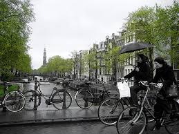 Se denomina clima al conjunto de situaciones que determinan el estado medio atmosférico en una por otra parte, es necesario diferenciar clima de tiempo atmosférico. El Clima En Amsterdam