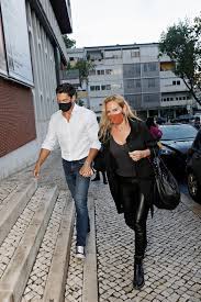 Uma semana depois de ter estado com os filhos e com a mãe no algarve, fernanda serrano voltou e levou o namorado, ricardo pereira, mostrando que tudo está bem entre os dois. Caras Fernanda Serrano Fala Do Namoro Com Ricardo Pereira Estou Muito Feliz
