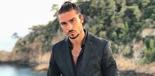 Si cet épisode il coupe au moment où julien toque à la porte jme fou en l'air #lmad. Epingle Sur Insolite