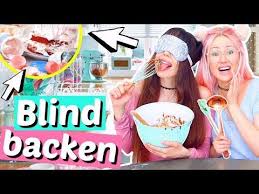 Wie Dumm Blind Backen Totales Chaos Viktoriasarina Youtube Victoria Und Sarina Shirt Schnittmuster Spring In Eine Pfutze
