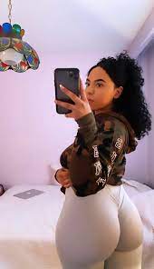 Am I thick ? : r/onlyfansgirls101