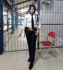Ready juga sama celananya ukuran: 23 Ide Security Gaya Hijab Kecantikan Wanita Berlekuk