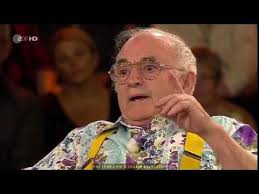 Jetzt bestätigte das zdf, dass es eine personelle veränderung geben wird. Ludwig Hofmaier Aus Bares Fur Rares Umrundete 1967 Den Papst Auf Handen Youtube