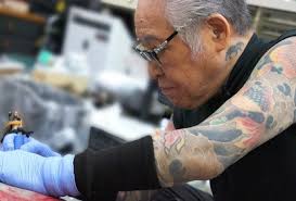 Το περιστατικό έγινε πριν λίγες. O 8rylikos Tattoo Artist Kai H Amfilegomenh Istoria Toy Iapwnikoy Tatoyaz Video Greek Web Tv Live