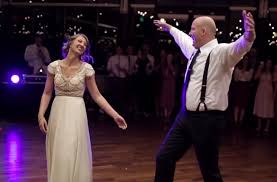 Pour son mariage, nicole cortez a reçu un cadeau de son père qu'elle n'est pas prête d'oublier. La Danse Pere Fille De Mariage La Plus Cool
