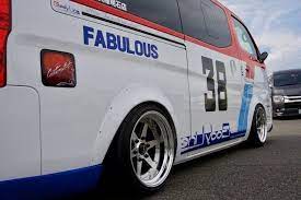 body lineカスタムnv350キャラバン 日産 キャラバン トリコロールカラー ホイール タイヤ スーパーカーニバル2016出展車両 トヨタハイエース キャラバン カスタム キャラバン