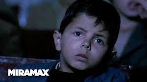 La sua prova straordinaria nel ruolo di totò lo consacra a livello internazionale, con un consenso unanime da parte del pubblico e della critica. Cinema Paradiso Official Site Miramax