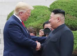 Coreia do norte mostra novo modelo de míssil balístico. Trump Faz Historia Ao Cruzar Fronteira Da Coreia Do Norte E Se Torna 1Âº Presidente Americano No Pais Jovem Pan