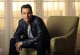 Actor, guest star, producer, narrator. Hd Wallpaper 4k Matthew Mcconaughey Looking At Camera Sitting Sofa Portrait Wallpaper Flare