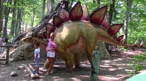 Deși neobișnuit pentru un parc de distracții, dino parc râșnov are o componentă muzeală foarte interesantă, adesea complet ratată de cei care îl vizitează. Dino Park Rasnov Youtube