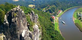 Svájc tartományai közül wallis, graubünden és a berni alpok területén találhatók a legnagyobb síparadicsomok, mint pl. A Hangulatos Szasz Svajc Kisfilmek A Nagyvilagbol Csehorszag Utazom Com Utazasi Iroda