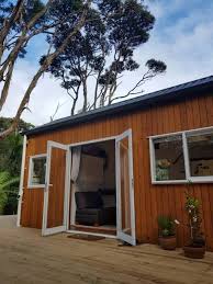 Waiheke Island Tiny House Tiny House France Petite Maison Mobile Petite Maison De Famille Maisons Minuscules