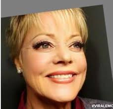 Here's a watercolor sketch of a Saddlebred who's looking at ..... you. :)