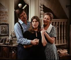 I would like to wish all you Waltons fans a Happy New Year. I love this  picture of Mary Ellen with her parents. Mary Ellen looked so pretty in this  picture.