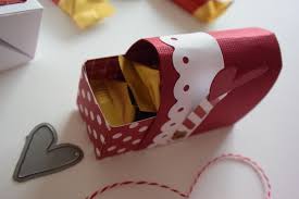 Idee per bomboniere fai da te, ottime per qualsiasi cerimonia (battesimo, matrimonio o laurea). Idee Regalo San Valentino Fai Da Te Scatoline Porta Cioccolatini Spazio Battibaleno