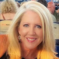 What cleaning services in Panama City Beach, FL, provide linens for a 3/2  house?