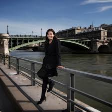 Anne hidalgo does not want to take half measures. Paris Mayor Anne Hidalgo Announces Bid For Second Term Amid Debate On Her Vision Record