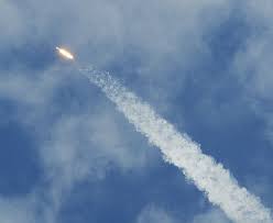 Spacex dragon and space station meet (image credit: Us Space Capsule Launch Set For Wednesday Dec 07 2010