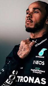 The Saint John: como é a escola onde Lewis Hamilton estudou